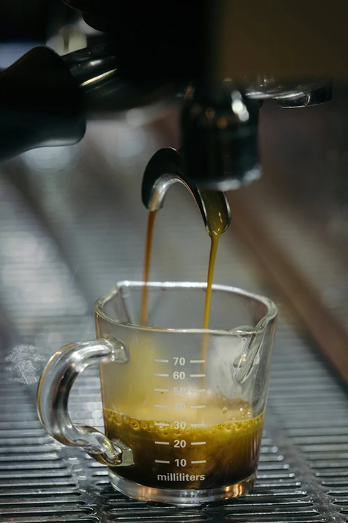 کرما روی اسپرسو در اثر خروج دی اکسید کربن از قهوه