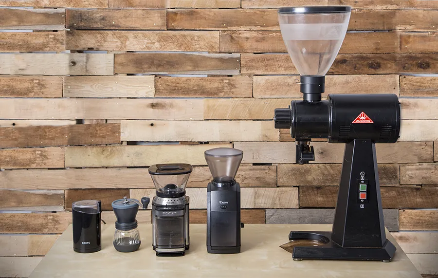 تعدادی دستگاه آسیاب قهوه دستی و برقی