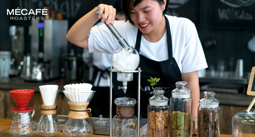 باریستای حرفه‌ای در کافه