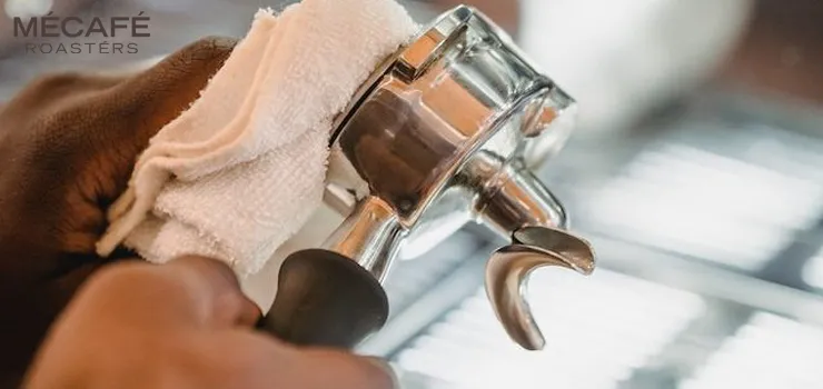 تمیز کردن بسکت و دستگاه اسپرسو