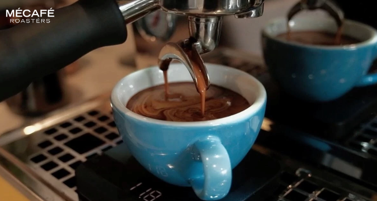 اسپری آب بر قهوه پیش از آسیاب و بهبود استخراج اسپرسو