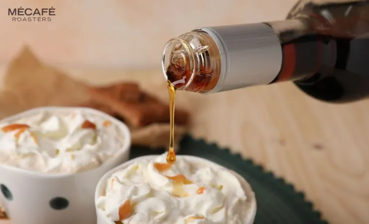 اضافه کردن سیروپ قهوه به موکتل و دسر