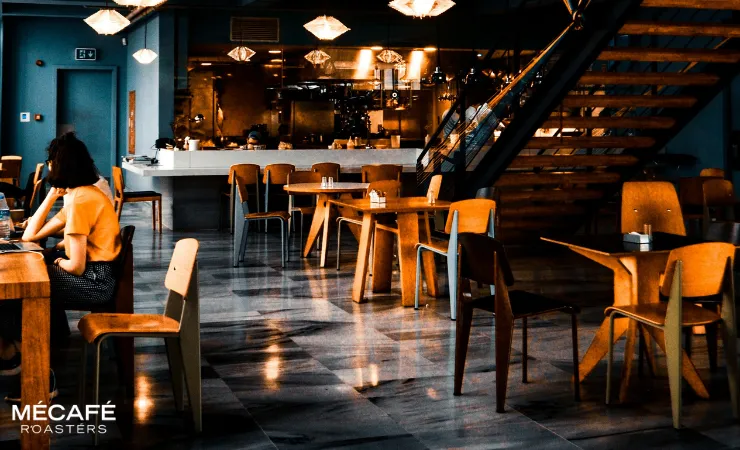 کافه با محیط آرام و دنج